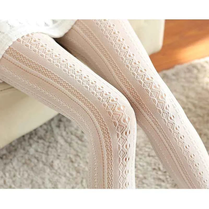 Spring and summer sexy Lolita lace stockings pantyhose women's carved net socks hollow thin bottoming lolita socks