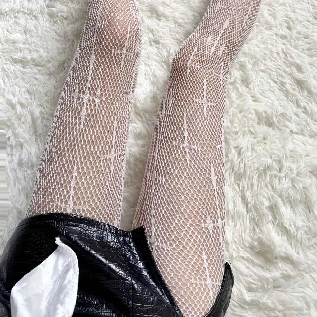 Fishnet tights skull pattern