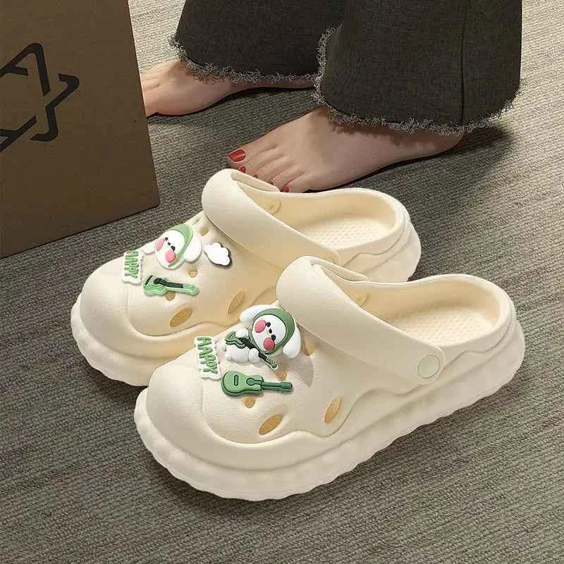 Hole shoes women's thick-soled non-slip cartoon diy garden shoes cross online celebrity explosions outside the beach.
