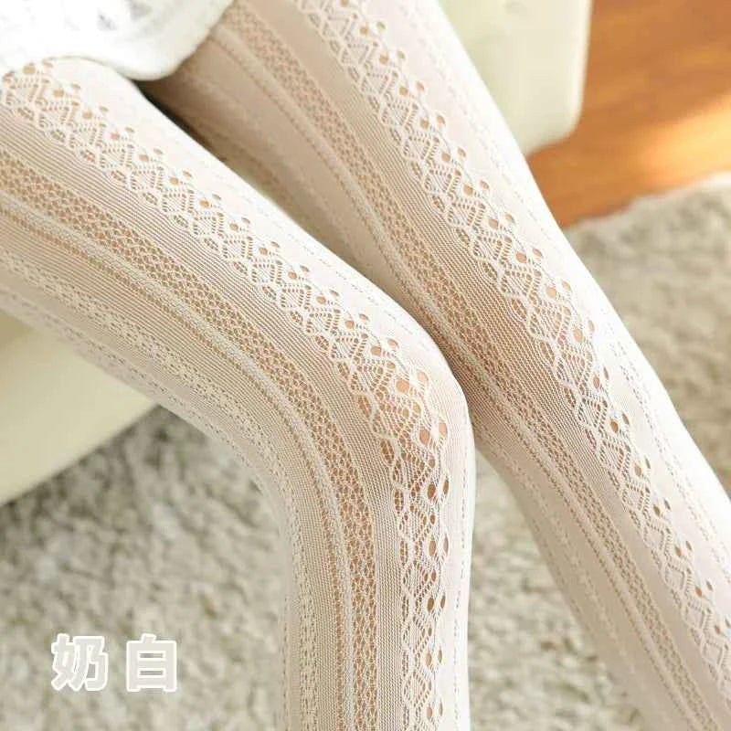 Spring and summer sexy Lolita lace stockings pantyhose women's carved net socks hollow thin bottoming lolita socks