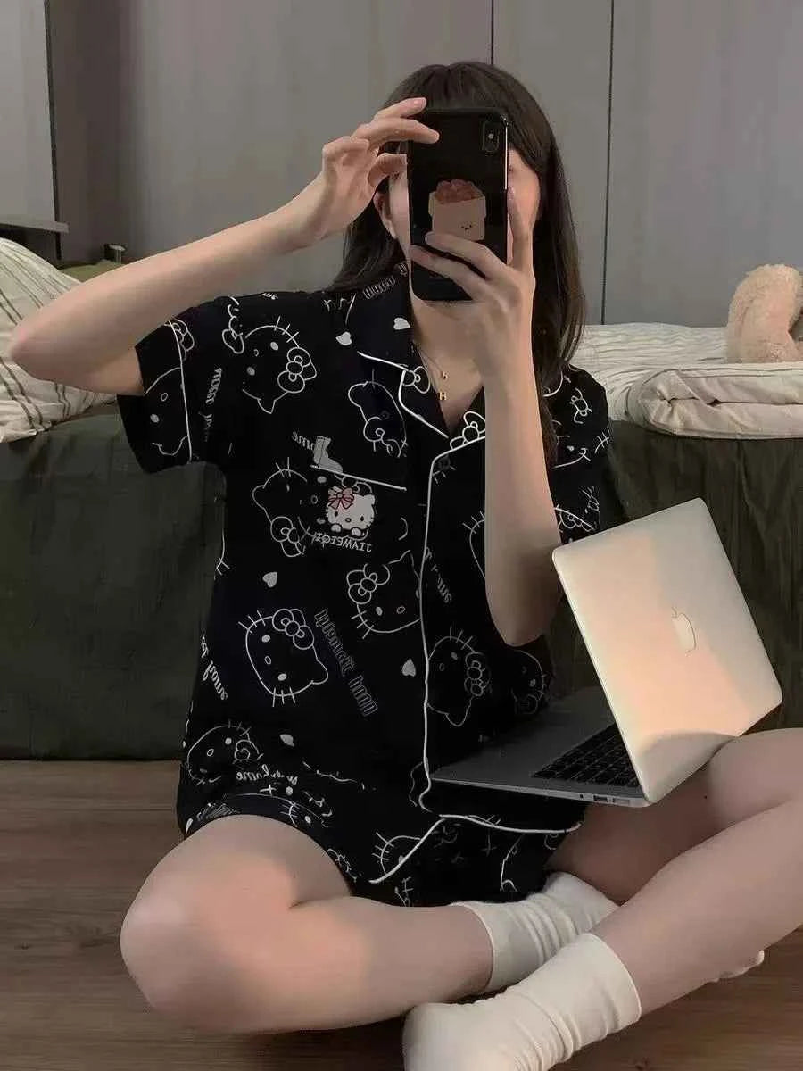 Two-piece set Hello Kitty pajamas summer anime student loungewear cute girl loungewear shirt short-sleeved shorts set