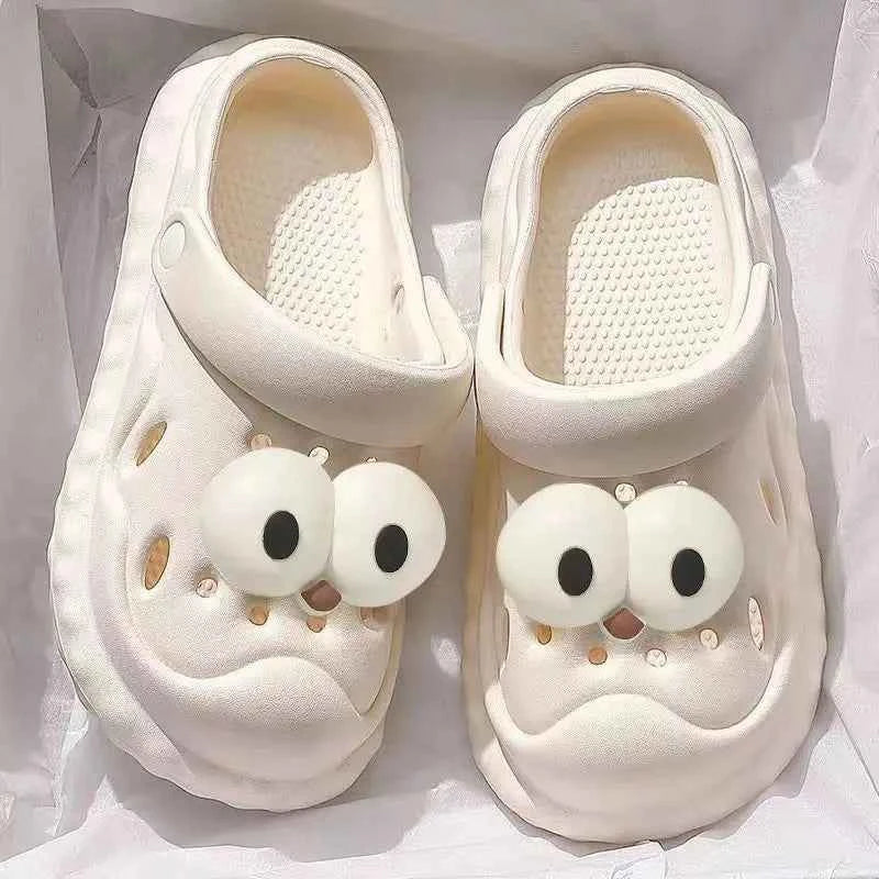 Hole shoes women's thick-soled non-slip cartoon diy garden shoes cross online celebrity explosions outside the beach.