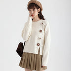 Vusy Kawai Shop college style loose pullover sweater in white with floral buttons and cable knit design