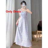 
Nur violettes Kleid