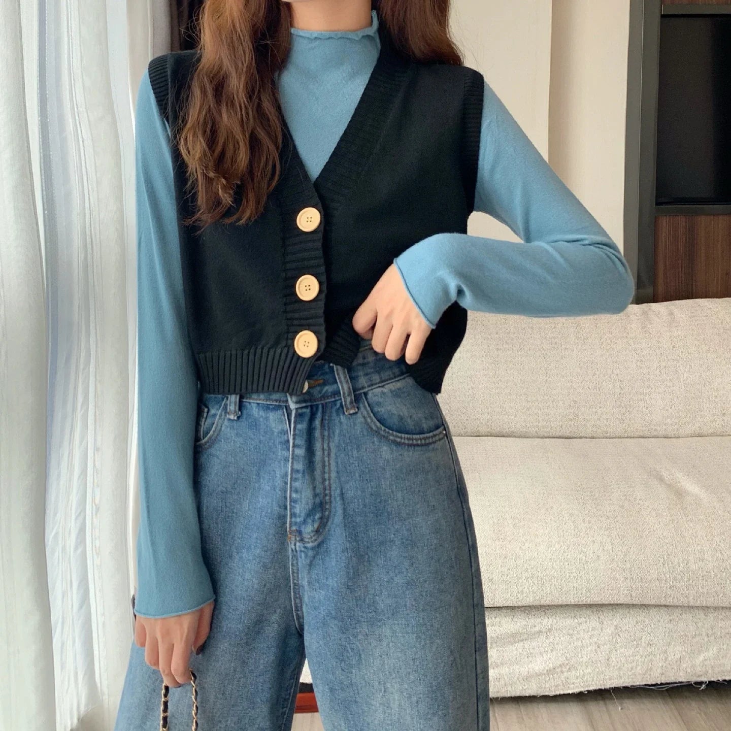 Korean fashion crop knit top in navy paired with light blue long sleeves and high-waisted jeans
