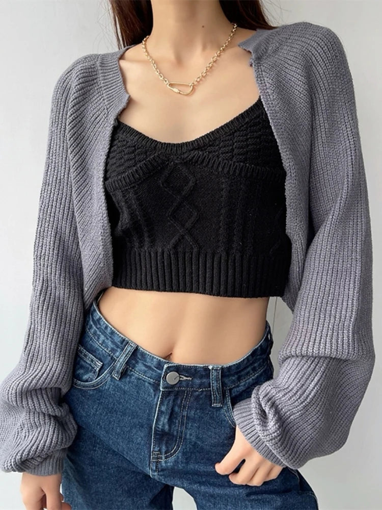 Korean knitted short cardigan in gray paired with a black cropped top and high-waisted jeans
