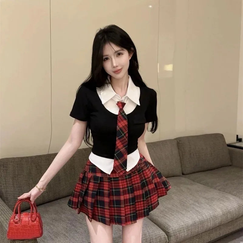 Vusy Kawai Shop preppy style two piece skirt set with plaid skirt and black top with white collar