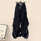 
Nur schwarze Hosen