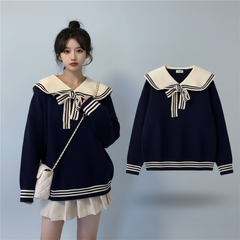 Dunkelblauer Pullover